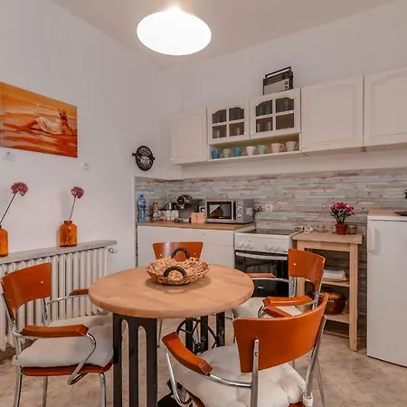 La La Land - Top Central 2-bdr Serdika Apartment